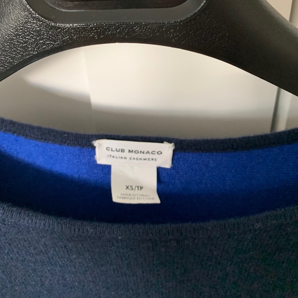 Club Monaco Cozy Italian Cashmere Sweater - Picture 3 of 3